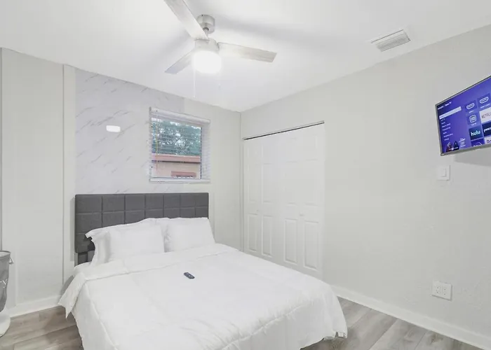 Spacious And Luxurious Home Centrally Located Between Miami And Ft. Lauderdale