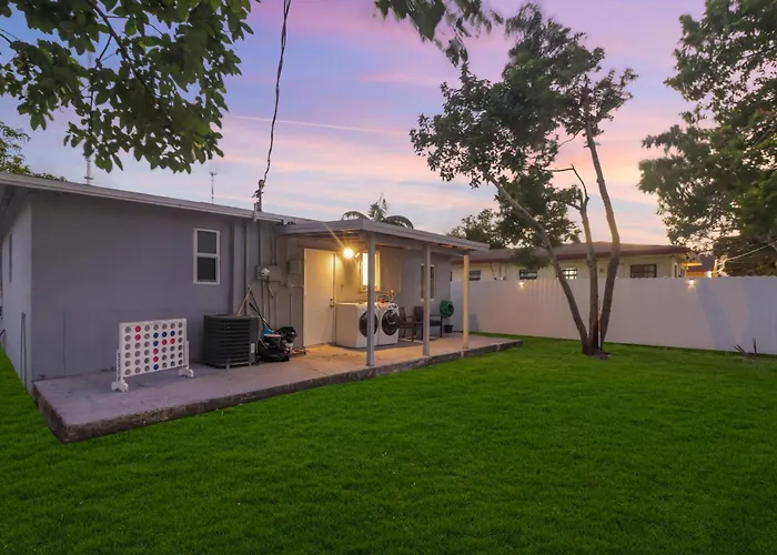 Spacious And Luxurious Home Centrally Located Between Miami And Ft. Lauderdale