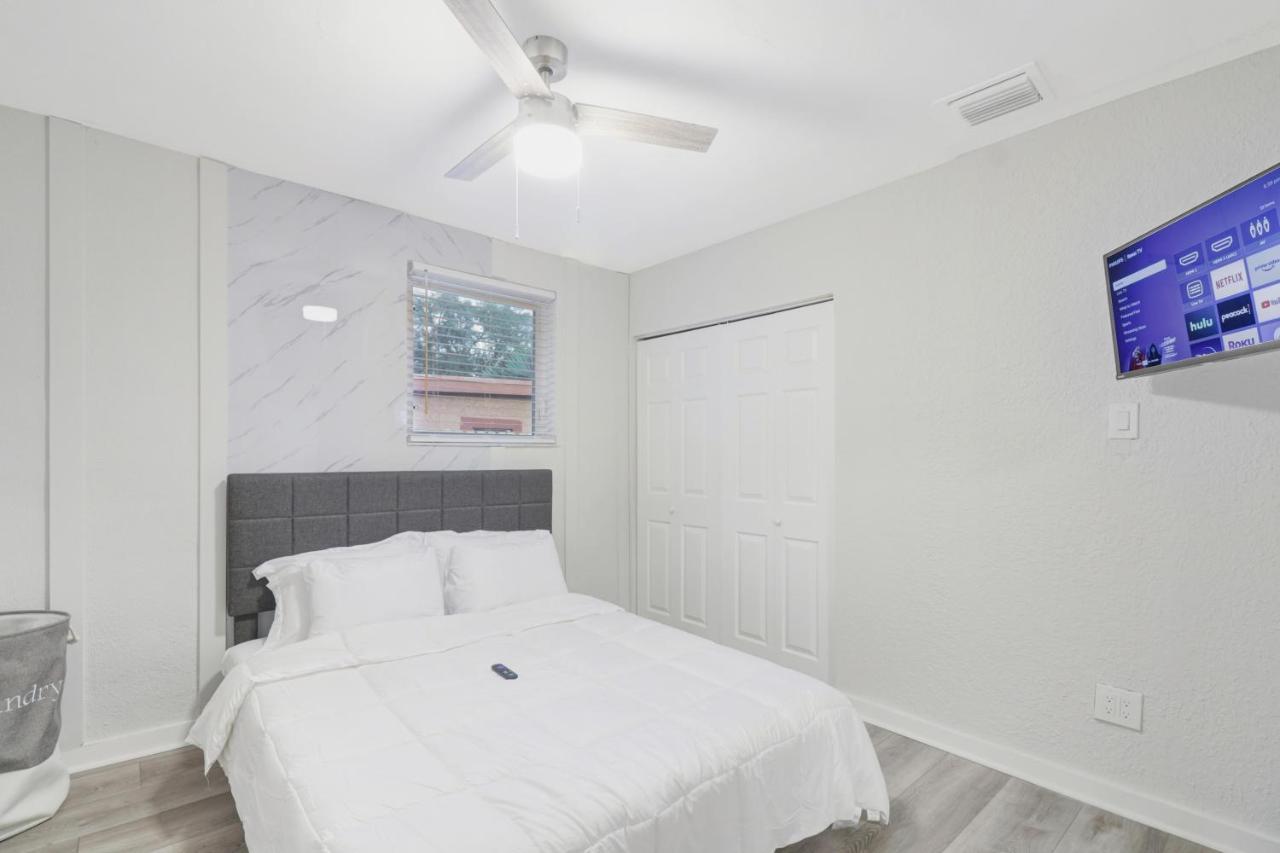Spacious And Luxurious Centrally Located Between Miami And Ft. Lauderdale Miramar